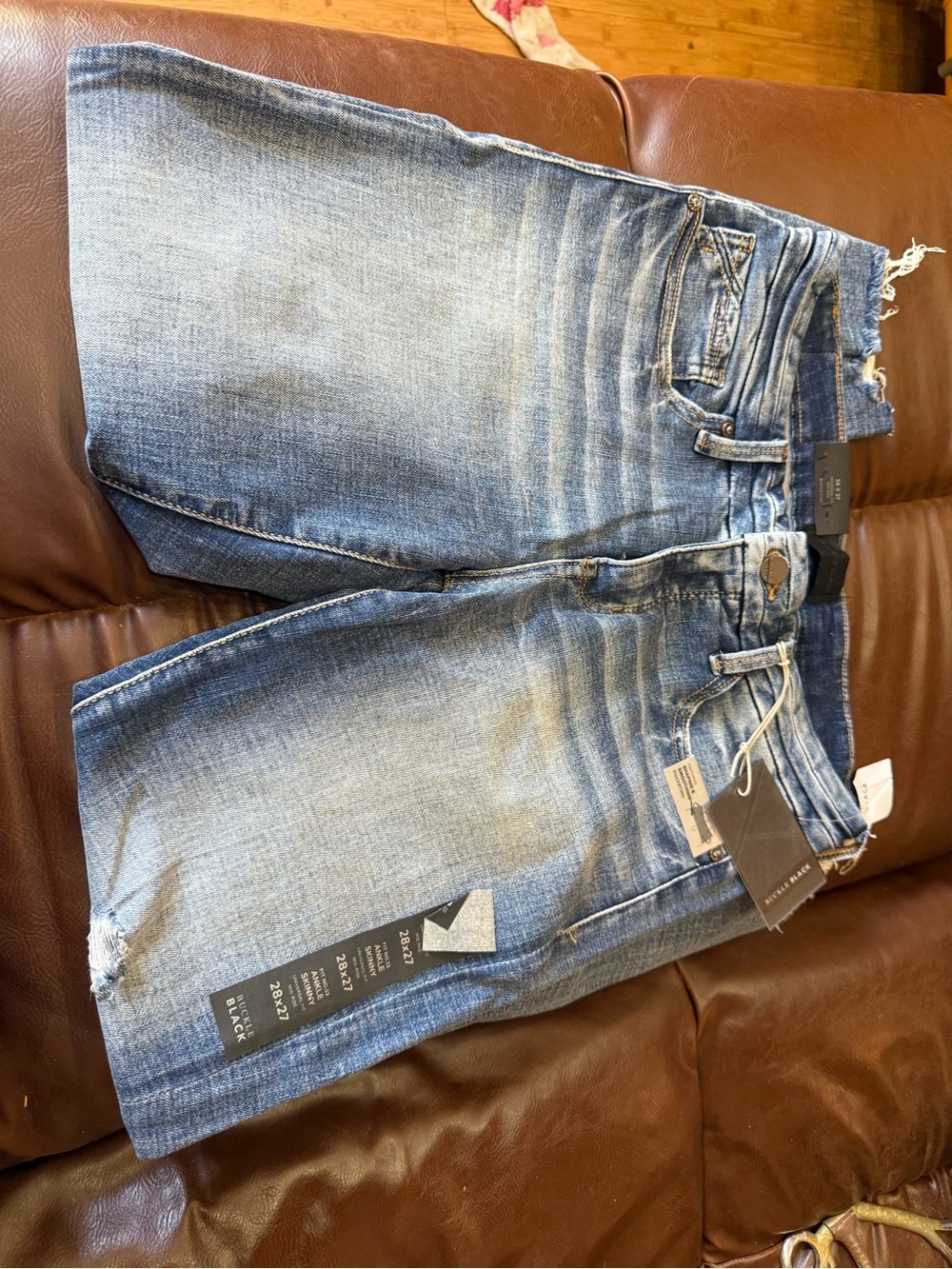 Buckle Women's Slim Jeans Shorts - Light Blue Washed Denim